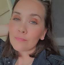 Angela Bays's Instagram, Twitter & Facebook