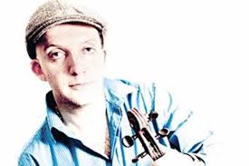 A bow to violinist with Django