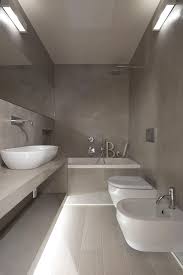 50 Idee Moderne Per Ristrutturare Un Bagno Stretto E Lungo Arredamento Bagno Arredamento Piccolo Bagno Bagno Interno