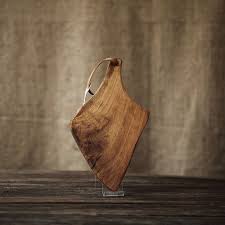 .apoi dam cu ulei pe el ca sa protejam lemnul (eu am un fund din ala fain de la ikea si scrie si in instructiunile de. Superbe Obiectele Din Lemn FÄcute De Florin Constantinescu Superbe Èi SÄ Vezi Èi Atelierul Adela Parvu Interior Design Blogger