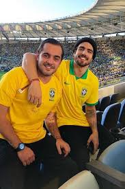 Neymar dio a conocer mediante sus redes sociales su nuevo romance con leticia bufoni, la skater bufoni tiene 25 años de edad, es una fiel aficionada al futbol y el equipo de sus amores es el. Skatista Leticia Bufoni Esta Namorando Empresario Paulista Sobrinho Do Ator Rodrigo Lombardi Retratos Da Bola Extra Online