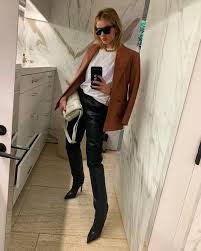 I'm working from home and feel fortunate to be able to do so since i realize many people aren't able to work remotely or have lost their jobs. 6 Style Lessons To Learn From Rosie Huntington Whiteley L Officiel Brazil