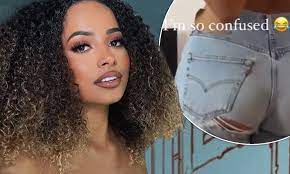 Love Island star Amber Gill suffers a VERY awkward wardrobe malfunction |  Daily Mail Online