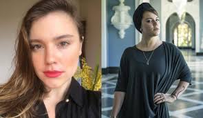 The main stars are renato góes and julia dalavia. Alice Wegmann Comemora Indicacao De Orfaos Da Terra Ao Emmy Estou Feliz