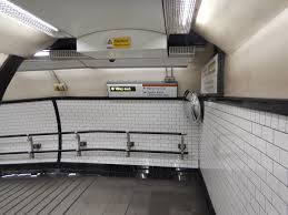 The cordon which is in place is more than 100 metres wide and the northern line at elephant and castle was not running but the bakerloo line is, british transport police officers told pa. Between The Northern Line And Bakerloo Line Platforms At Elephant And Castle Station The Anonymous Widower