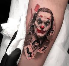 Harley Quinn And The Joker Panosundaki Pin