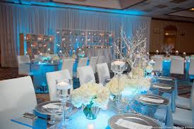 Gorgeous Winter Wedding Reception In The Chicago Suburbs At Doubletree By Hilton Chicago Alsip Chicago Wedding Venues Alsip Michigan Wedding Venues