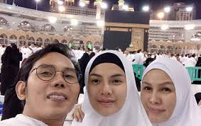 Nikita mirzani buka bukaan bareng bily. Semangati Bosnya Yang Dipindah Ke Kejaksaan Asisten Nikita Mirzani Tetap Semangat Banyak Yang Masih Sayang Pikiran Rakyat Com