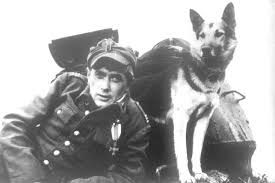 Na niemal każdym podwórku dzieci bawiły się w pancernych. Janusz Gajos W Filmie Czterej Pancerni I Pies 1966 Polskich Aktorow Galeria Poland Polish Childhood