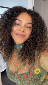 My old layers are growing out nicely and I’m closer to my goal of having my  hair all one length (no layers and no curly cuts) 👏🏾 here’s a new way I’m  drying my hair in a more stretched state to ...