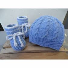 Por eso, para todas ellas, que ya saben que su bebé será una niña, es que hoy aprendemos a tejer un zapatito a crochet, con agregado de perlas. Babymutze Babyschuhe Babyset Handgestrickt Wolle