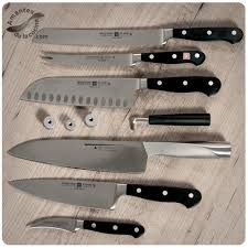Y precisamente de eso quería hablaros hoy, de los cuchillos básicos que necesitamos en nuestra cocina. Tipos De Cuchillos Para Cocinar Amantesdelacocina