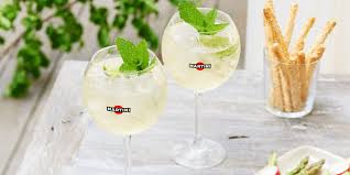 Bianco Spritz Recipe Lifestyle Recipe Spritz Recipe Spritz Refreshing Drinks