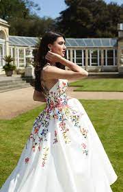 Weitere ideen zu hochzeitskleid bunt, hochzeitskleid, brautkleid. Mutig Boho Bunt Bestickte Brautkleider Bunte Brautkleider Hochzeitskleid Hochzeitskleid Bunt