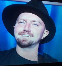 Is the singer at the reopening of the Roxy Jacob?