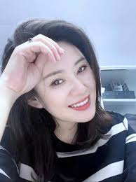 Magnificent, but sad eyes. 🌹🌹🌹🙏 And they can give them back all their  brilliance?