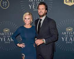 Country Superstar Luke Bryan Upgraded His Wife Caroline S Engagement Ring For Their 10th Wedding Anniversar Luke Bryan Luke Bryan Wife 10th Wedding Anniversary