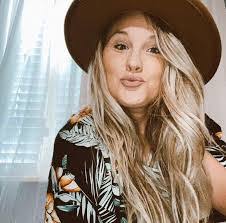 Courtney Schultz's Instagram, Twitter & Facebook