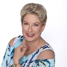 Melissa Suggs's Instagram, Twitter & Facebook