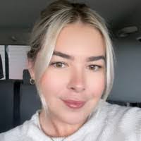 Hallie Stuart's Instagram, Twitter & Facebook