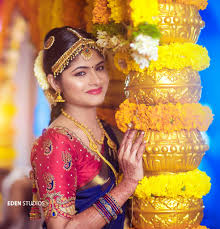 A Colourful Brahmin Wedding That Oozes Of Bright Hues Indian Wedding Fashion Brahmin South Indian Wedding