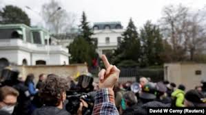 This is spontán tüntetés érpatakon orosz mihály zoltán bukása után by atlatszo.hu on vimeo, the… James Bond Csettint Ugynokok Es A Meztelen Putyin