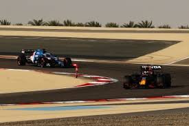 A brit 10 másodperces büntetése ellenére is nyert, charles leclerc lett a második. Y2pgel0ocgvbnm