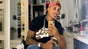 Eu andando bem plena pela empresa e no fone tocando ela é espetacular do mc livinho kkkkkkkk. Mc Livinho Sobre Inicio Da Carreira No Funk Fumava 18 Baseados Por Dia Istoe Independente