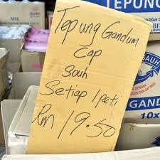 Adapun referensi harga tepung gandum di indonesia berdasarkan jenis produk dan beratnya yaitu jenis tepung gandum utuh dengan berat 1 kg dijual dengan harga rp. Tepung Gandum Pemborong Barang Runcit Sm Lee Facebook