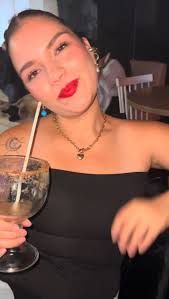 Será que todas las hermanas menores del mundo un gato negro? 🐈‍⬛❣️