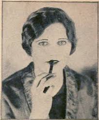 The roaring twenties decade saw jazz and women's liberation in education, behavior, dress and makeup. Simple Vintage 1920 S Hair And Makeup Tips Glamour Daze