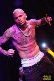Celeb Saggers: Chris Brown's Hot Shirtless Sag