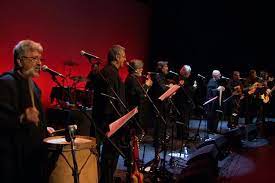 Quilapayún are a folk music group from chile and among the longest lasting and most influential ambassadors of the nueva canción chilena mov. Quilapayun Arremete Contra Partidarios De Jadue Por Criticas A Inti Illimani Historico La Tercera