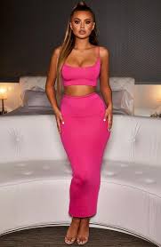 Innovation has always been a good thing as it has led to some really great fashion trends and tennis skirts making their that is why have collected some styling ideas as how to wear them , what to wear with tennis skirts and what are the best shoes to wear with tennis skirts. Outfits With Pink Skirts 35 Ways To Style Hot Pink Skirts