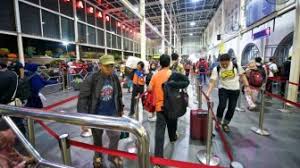Check spelling or type a new query. Kumpulan Berita Stasiun Kereta Kisah Petugas Porter Stasiun Tanpa Gaji Hanya Bergantung Pada Upah Lepas