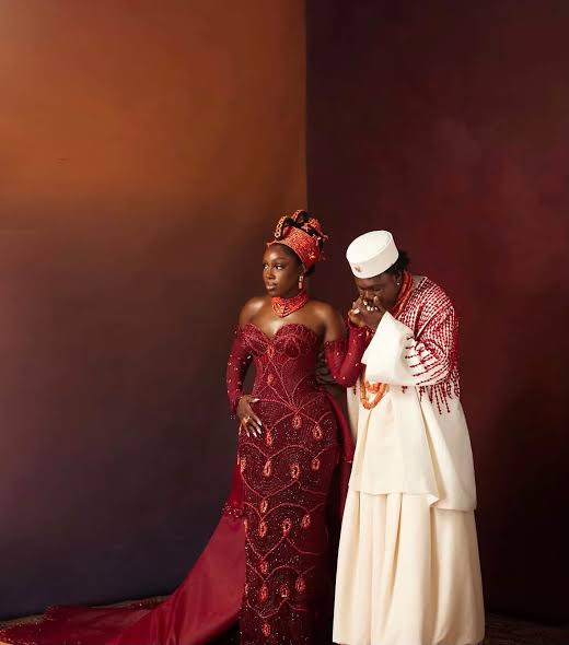 Zlatan and Davita are here in their first look for their big day! The couple steps out in beautiful Edo traditional attire as they celebrate their love and honour their roots. A