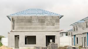 Des micro pieux, l'usage d'un brise roche ou la nécessité de fondations spéciales, peuvent en effet alourdir la facture de manière significative ( entre 5000 et 30 000 euros). Quel Est Le Prix De La Construction D Une Maison Logic Immo Be