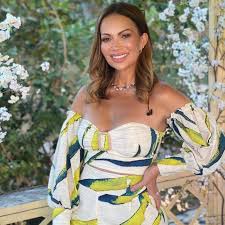 We track celebrity net worth so you don't have to. Live Solange Almeida Zine Cultural