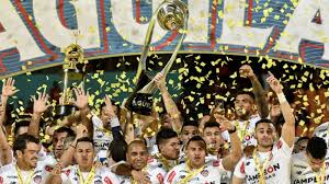 Diez años de una ruptura advertida. Junior Rompio El Trofeo De La Liga Aguila En Plena Celebracion
