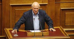 Τη σκηνοθεσία υπογράφει ο αντώνης αγγελόπουλος και το σενάριο ο νίκος μήτσας η δήμητρα τσόλκα, o γιώργος κόκουβας και η ζωή κοΐβαρη. D4zb0m L5 Afxm