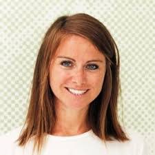 Melanie Robertson's Instagram, Twitter & Facebook