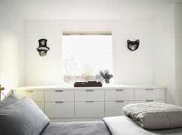 Das Schlafzimmer Gestalten Und Mehr Stauraum Schaffen Schlafzimmer Gestalten Schlafzimmer Design Kleines Schlafzimmer