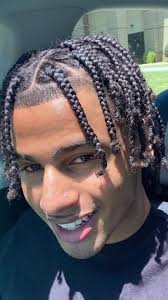 Eu Tenho Um Pretinho De Trança E Um Loirinho De Franja