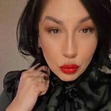 🤦🏽‍♀️ I'm babysitting my sis puppy 🐶 yall this thing is so small that  she had to tie a bell around its neck. I fell asleep and lost the dang  thing. I