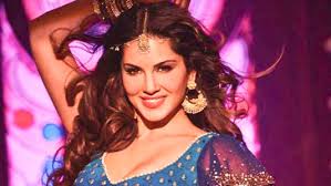 Laila Main Laila Lyrics Laila Main Laila Song Lyrics Bollywood Hungama Laila main laila, aisi hoon laila.