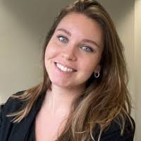 Ellen Eager's Instagram, Twitter & Facebook