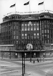 Berlin's chequered history is integral to its appeal. Zeitreise Berlin Die Geschichte Des Soho House Gebaudes Iheartberlin De