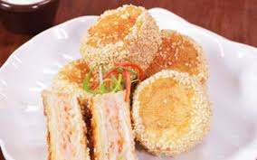 Bubuhkan udang yang sudah dilapisi telur dengan campuran tepung hingga seluruh dagingnya tertutupi. Resep Roti Goreng Udang Pedas Gurih Okezone Lifestyle