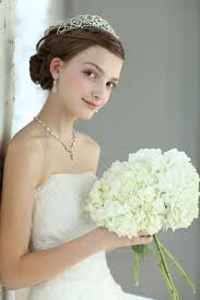 結婚式の参考に 花嫁をもっと美しく見せてくれるヘアスタイル5選 lovemo ラブモ 結婚 子育て 夫婦生活まとめ情報サイト ウェディング ブライダル ウエディング