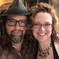 Seeing faces in objects, lady in a tree